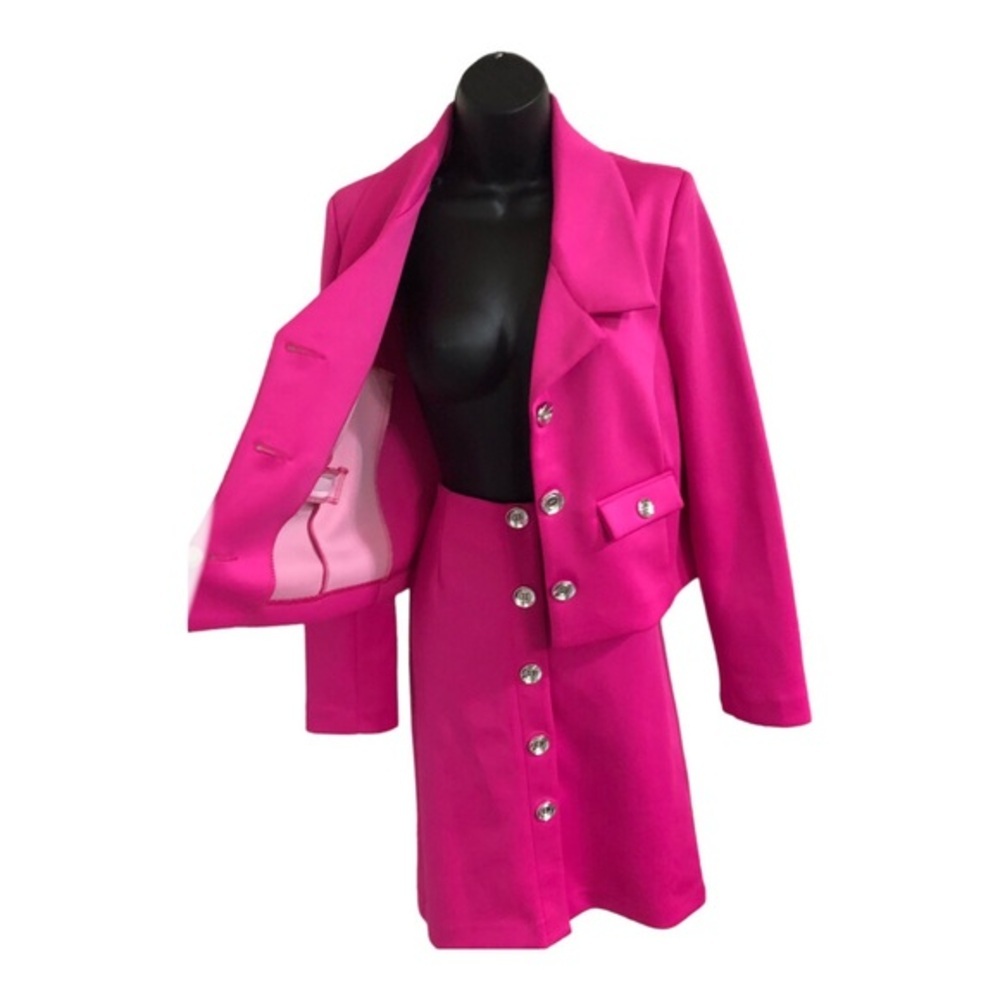 Stunning pink skirt suit with oversized silver plated circle buttons size 10 new
